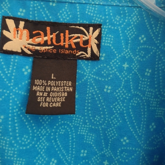 100% Polyester button down - Picture 6 of 7